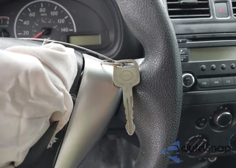 2018 Nissan Versa 1.6 S z USA, uszkodzony, nr VIN 3N1CN7AP5JL812646